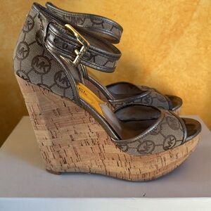 MICHAEL MICHAEL KORS Metallic Leather logo Wedge Espadrille - Sz 6